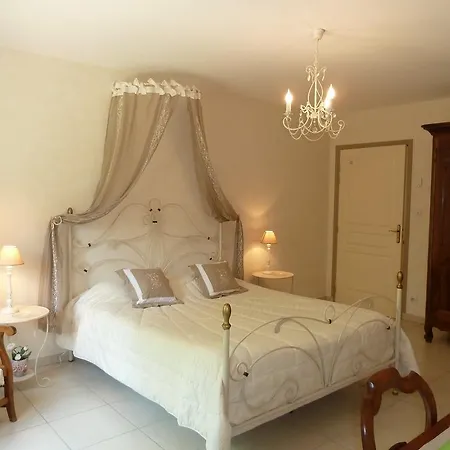 Chambres D'hotes Les Fuyes Bed & Breakfast 3*